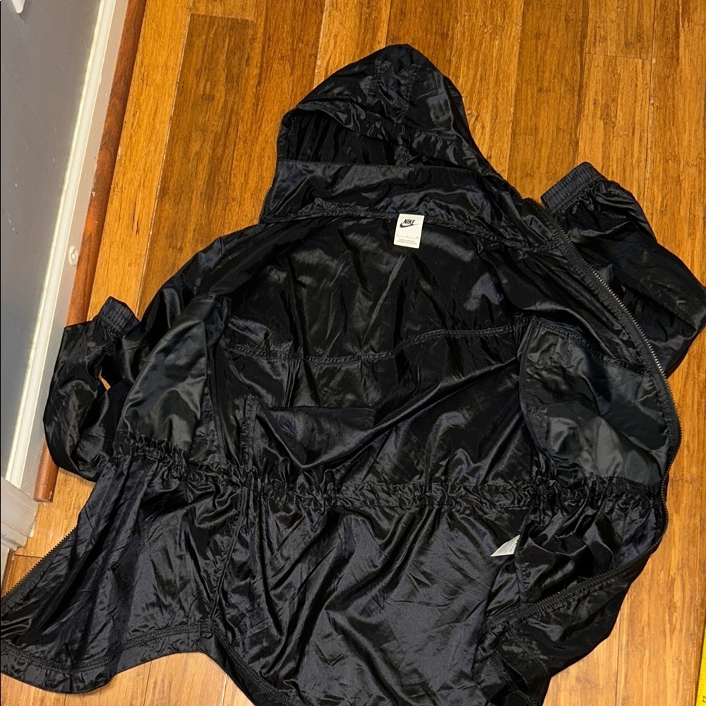 Nike Women's Shiny Black Utility Jacket for Running or Everyday Wear Size Small - Picture 7 of 8